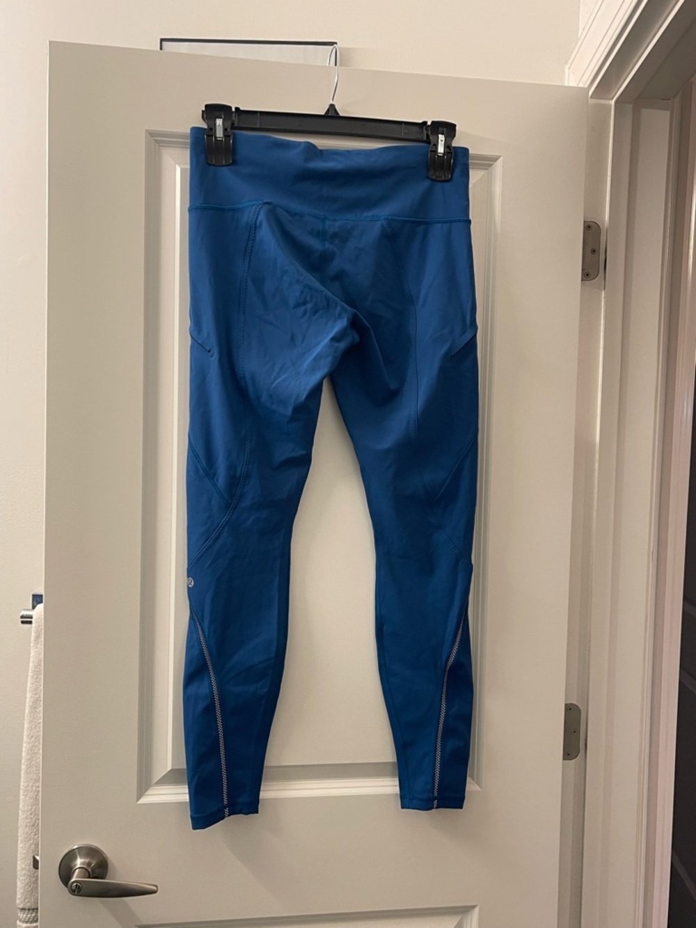 lululemon athletica Blue Running High-Rise Leggings with side zipper pockets - Picture 2 of 5